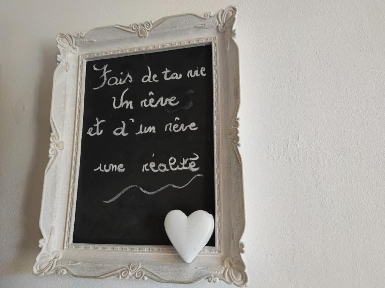 Chez Christy Chemin Des Dinots Bed and Breakfast Saint-Bonnet-de-Four Rum bild